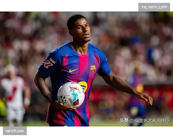 战术回放：巴萨丢球源于后场出球被针对性锁死，加维被迫回撤接应